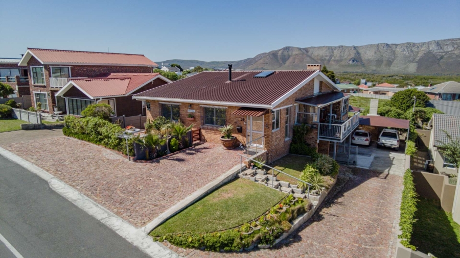 4 Bedroom Property for Sale in De Kelders Western Cape